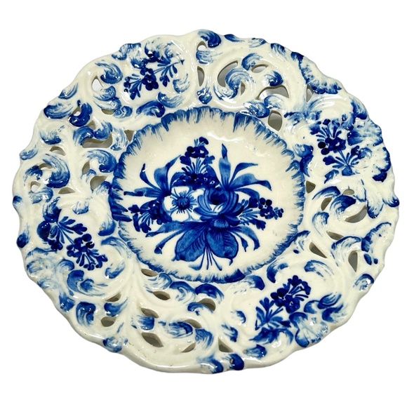 ITALIAN WHITE W/BLUE FLOWERS CERAMIC DECORATIVE PLATE - Picture 2 of 15